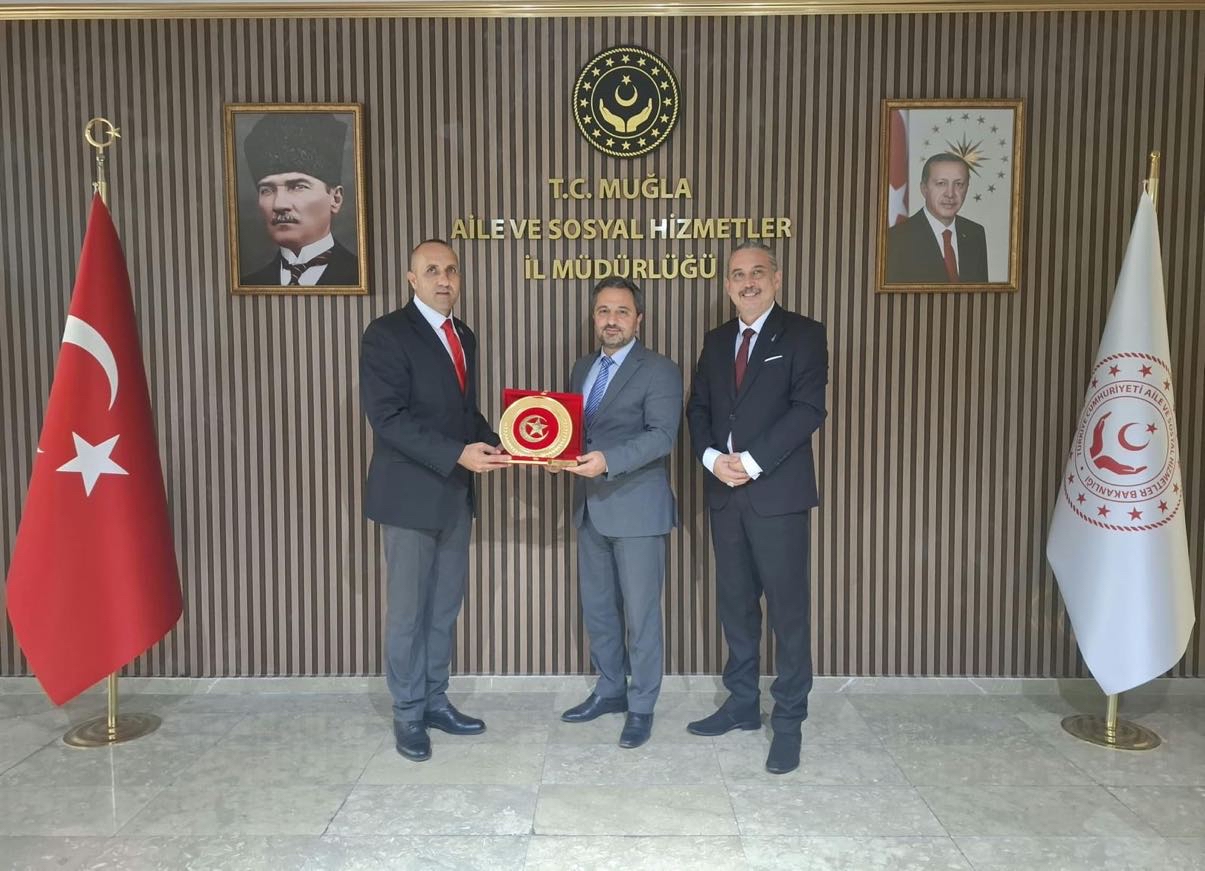 Türkiye Harp Malulü Gaziler Şehit Dul ve Yetimleri Derneği Ortaca Temsilcisi, Gazi Jandarma Uzman Çavuş Ercan AKKURT, İl Müdürümüz Mahmut SELÇUK’u makamında ziyaret etti. 