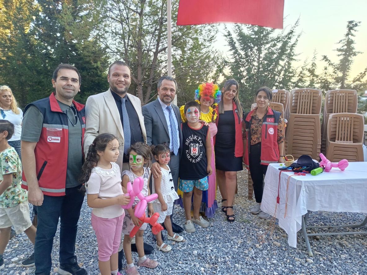 Muğla’da Roman vatandaşlarımızın kültürel değerlerinin yaşatılması, sosyal dayanışmanın güçlendirilmesi ve toplumsal birlikteliğin pekiştirilmesi amacıyla Romanlar Gecesi düzenlendi.