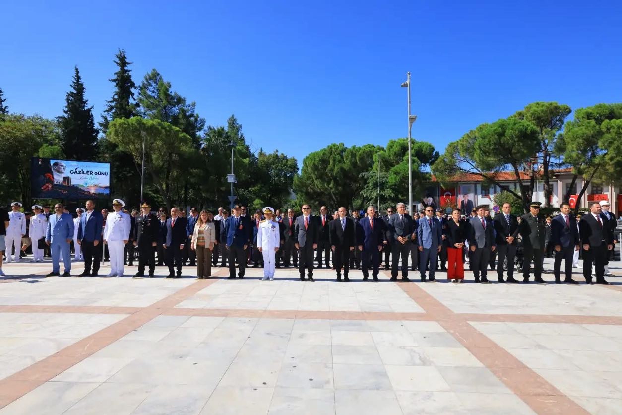 Cumhuriyetimizin kurucusu Gazi Mustafa Kemal Atatürk’e Türkiye Büyük Millet Meclisi tarafından “Gazi” unvanı ve “Mareşal” rütbesi verilişinin 105. yıl dönümünde, 19 Eylül Gaziler Günü Muğla’da düzenlenen törenle kutlandı. 