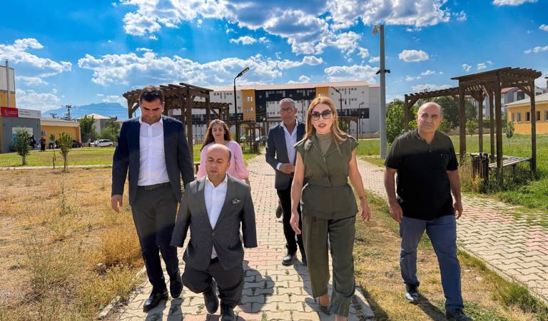 İl Müdürümüz BİLGİÇ, Yüksekova'da Yapımı Süren Sosyal Yaşam Merkezi'ni Ziyaret Etti
