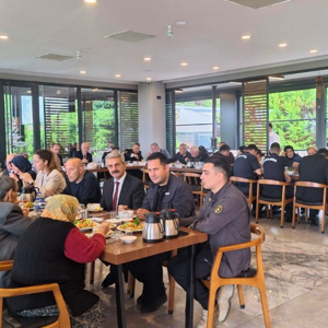Gazilerimiz ve Aziz Şehitlerimizin Kıymetli Aileleriyle Bir Araya Gelindi - fotoğraf 2