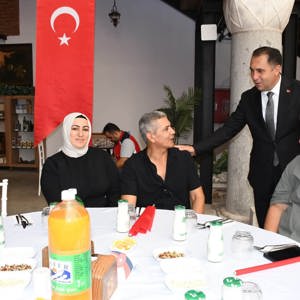 Kahramanlarımızla Aynı Sofrada, Aynı Gururla - fotoğraf 4