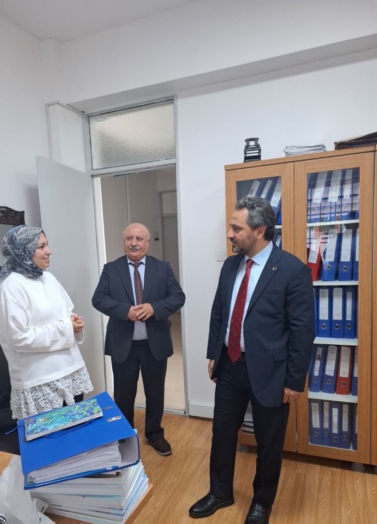 İl Müdürümüz Mahmut SELÇUK, haftanın ilk mesai gününde Müdürlüğümüze bağlı Çocuk Evleri Koordinasyon Merkezi Müdürlüğünü ziyaret etti. 