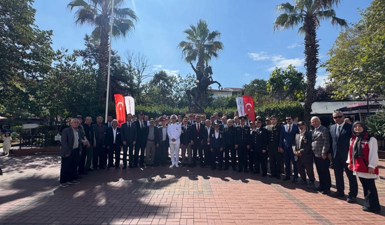 19 Eylül Gaziler Günü programı kapsamında Çaycuma Sosyal Hizmet Merkezi Müdürlüğü koordinesinde Çelenk Sunma Töreni Gerçekleştirilmiştir.