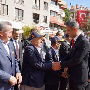 19 Eylül Gaziler Günü programı kapsamında Çaycuma Sosyal Hizmet Merkezi Müdürlüğü koordinesinde Çelenk Sunma Töreni Gerçekleştirilmiştir. - fotoğraf 3