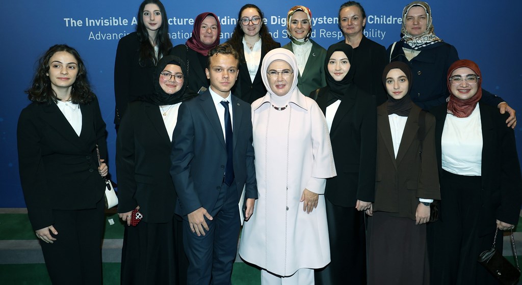 Emine Erdoğan Hanımefendi ve Bakanımız Göktaş, BM'de çocuklar için güvenli dijital sistemlerin inşasına ilişkin programa katıldı