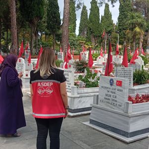Şehit Annemizin Kabir Ziyaretine Eşlik Ettik  - fotoğraf 9