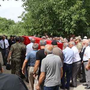 Kıbrıs Gazimiz Mehmet Ferit Çetin Son Yolculuğuna Uğurlandı - fotoğraf 3