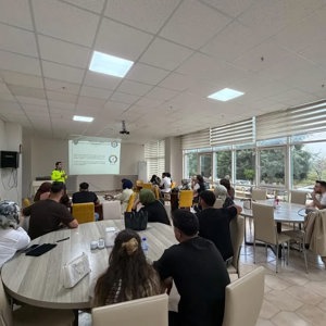 Karayolları Trafik Güvenliği İl Strateji Kurulu Performans Göstergeleri kapsamında, Evlilik Öncesi Eğitim Programına katılan çiftlere yönelik trafik güvenliği eğitimi gerçekleştirildi. - fotoğraf 4