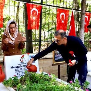 Kahraman Gazilerimizle Şehitlerimizin Kabirlerini Ziyaret Ettik - fotoğraf 3