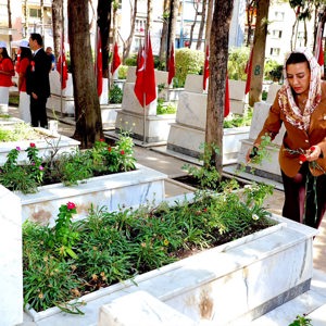 Kahraman Gazilerimizle Şehitlerimizin Kabirlerini Ziyaret Ettik - fotoğraf 10