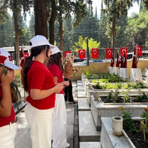Şehitlerimizin Kabirleri Ziyaret Edildi - fotoğraf 4