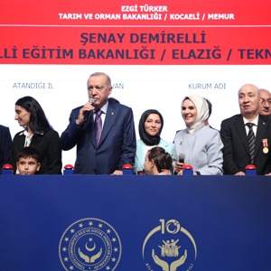 Cumhurbaşkanı Erdoğan ve Bakanımız Göktaş Şehit Yakınları, Gazi ve Gazi Yakınlarımızın Kamu Kurumlarına Yerleştirilmesi Kura Töreni’ne katıldı - fotoğraf 16