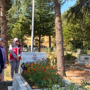 Şehidimiz Ayhan Öğüt Kabri Başında Anıldı - fotoğraf 3
