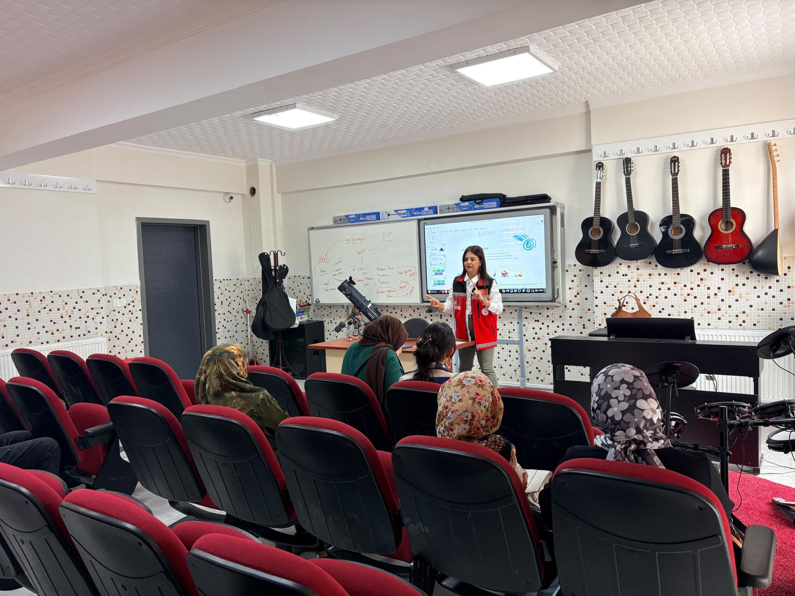 Emirdağ Sosyal Hizmet Merkezimiz "Okul ve Aile" Konusunda Eğitim Verdi.