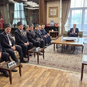 19 Eylül Gaziler Günü Kapsamında Çelenk Sunma Töreni Gerçekleştirildi - fotoğraf 5