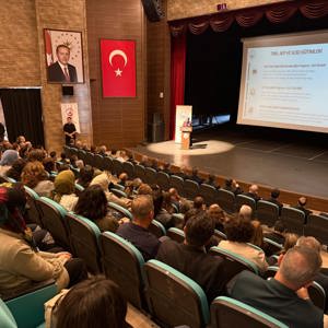 “Dijital Bağımlılık Çağında, Aile ve Birey” Konulu Konferans Gerçekleştirildi - fotoğraf 3