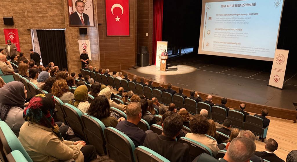 “Dijital Bağımlılık Çağında, Aile ve Birey” Konulu Konferans Gerçekleştirildi
