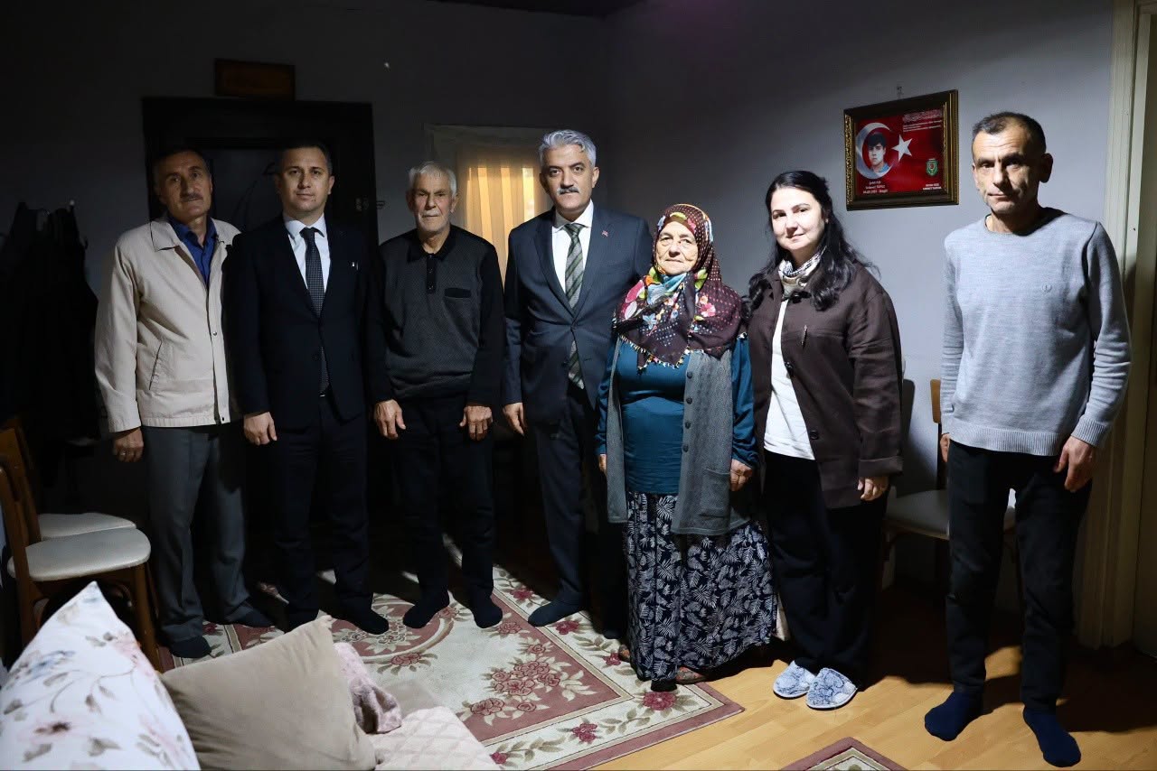 Valimiz Sayın Mehmet Makas, Şehidimiz Selamet Topuz’un Ailesini Ziyaret Etti.