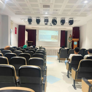 Yomra Kaşüstü İlkokulu Velilerine Yönelik Aile Eğitimi Programı Kapsamında Eğitim Gerçekleştirildi - fotoğraf 1