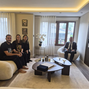 Evlenecek Gençlerin Desteklenmesi Projesi Kapsamında Altınışık Çiftinin Hanesine Ziyaret Gerçekleştirildi - fotoğraf 1