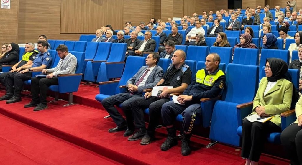 Tavşanlı’da Okul Müdürleri ve Eğitim Paydaşlarına Yönelik Sosyal Hizmet Semineri Düzenlendi