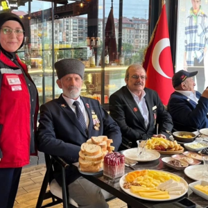 Of Kaymakamlığı Tarafından Şehit Yakınlarımız, Gazilerimiz Ve Yakınlarına Yönelik Düzenlenen Yemek Programına Katılım Sağlandı. - fotoğraf 5