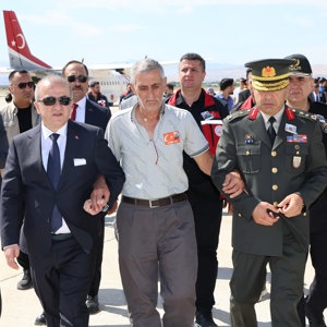 Şehit Hemşehrimiz Tank Uzman Çavuş Coşkun SEVİM’in Naaşı Havalimanında Karşılandı - fotoğraf 1