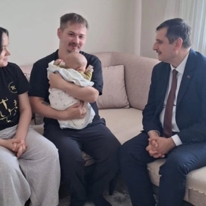 Fidan Karaca Çifti İle Oğulları Oğuz Cem Karaca Evlerinde Ziyaret Edildi. - fotoğraf 1