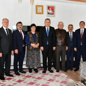 Ahmet Bozoğlu Ve Annesi İlhami Bozoğlu Hanesinde Ziyaret Edildi. - fotoğraf 2