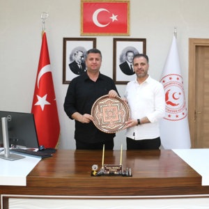 Diyarbakır Aile ve Sosyal Hizmetler İl Müdürü Ali Sait ÇEÇEN, İl Müdürümüz Serdar DEMİRCİ’yi Ziyaret Etti - fotoğraf 1