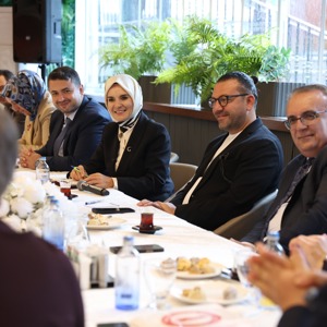 Bakanımız Göktaş, "Türkiye Yüzyılı Buluşmaları" kapsamında Bahçelievler'de muhtarlarla buluştu - fotoğraf 14