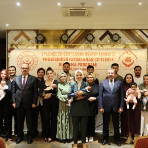 Bakanımız Göktaş, Evlenecek Gençlerin Desteklenmesi Projesi'nden yararlanan çiftlerle buluştu - fotoğraf 11