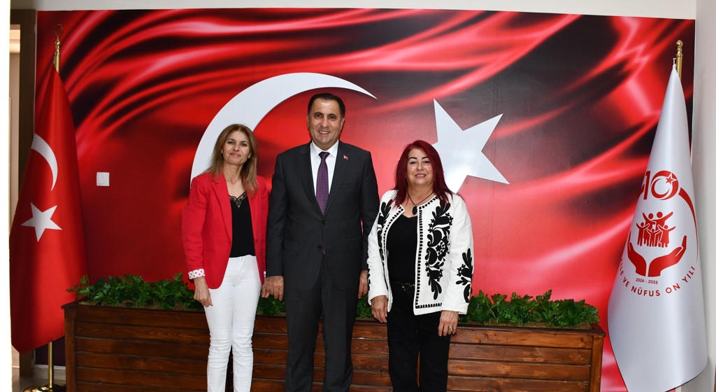 Türkiye Sakatlar Derneği Aydın Şube Başkanı Zeliha Gündoğdu ile Efeler Sosyal Yardımlaşma ve Dayanışma Vakfı (SYDV) Müdürü Fatma Şahin, İl Müdürümüz İlkay Türkoğlu’nu makamında ziyaret etti.