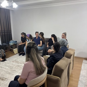 Belediye Başkanımız Sayın İbrahim Çenet’in eşi Ebru Çenet Hanımefendi, Belediye Başkan Yardımcıları ve İl Müdürümüz Sayın Naci Yılmaz’ın eşi Tülay Yılmaz Hanımefendi, Çocuk Evleri Koordinasyon Merkezimize (ÇEKOM) bağlı çocuk evimizi ziyaret ederek çocuklarımızla bir araya geldi. - fotoğraf 2