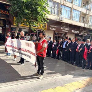Cumhuriyet Meydanı’na Gururla Yürüdük: Aziz Şehitlerimizi ve Kahraman Gazilerimizi Andık - fotoğraf 1
