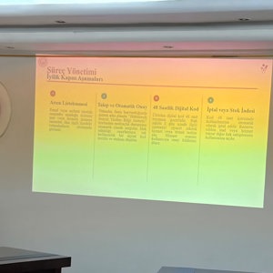 Bakanlığımızın toplumsal dayanışmayı dijitalleştiren ve gönüllülük hareketini güçlendiren “İyilik Var: Millî Gönüllülük Platformu”, Vali Yardımcımız Yüksel Topal başkanlığında; İl Müdürümüz Selim Köse, kamu kurum ve kuruluşlarının müdürleri ile STK temsilcilerinin katılımıyla gerçekleştirilen kapsamlı sunumla tanıtıldı. - fotoğraf 4