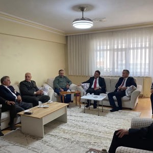19 Eylül Gaziler Günü vesilesiyle İç Güvenlik Gazimiz Sayın Erdoğan Gökmen ve kıymetli eşi Yüksel Gökmen’i hanelerinde ziyaret ettik - fotoğraf 1