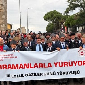 19 Eylül Gaziler Günü etkinlikleri kapsamında, kahraman gazilerimizle omuz omuza anlamlı bir yürüyüş gerçekleştirdik. - fotoğraf 2