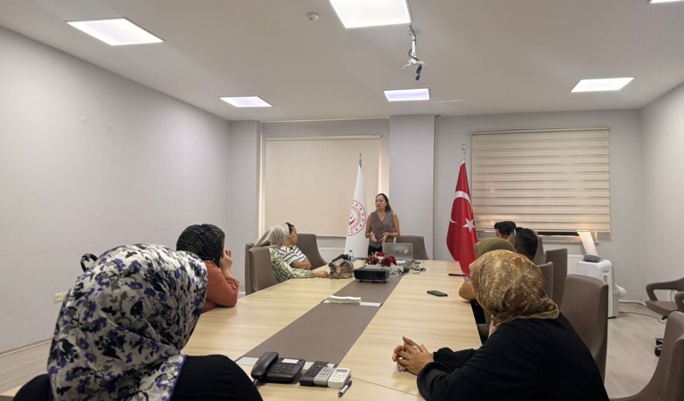 Evde Bakım Hizmetinden Faydalanan Ailelere Eğitim Verildi