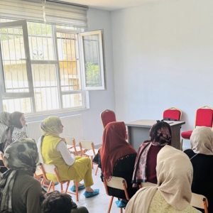 “Madde Kullanım Riski ve Madde Bağımlılığından Korunma Eğitimi” ile “En İyi Narkotik Polisi; Anne” eğitimleri  - fotoğraf 2