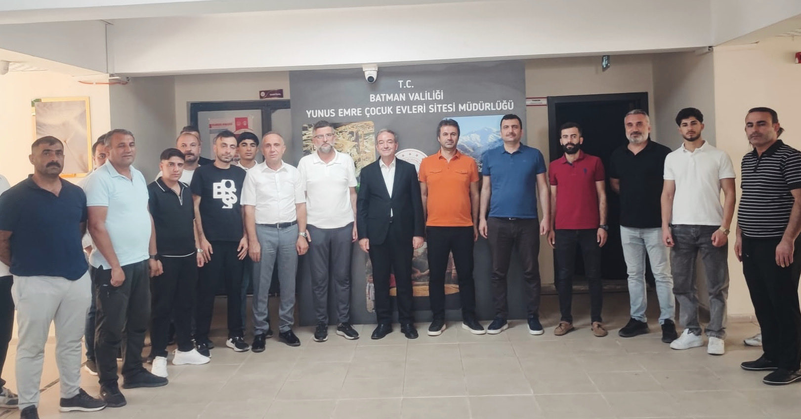 İl Müdürümüz Mehmet Zeki Eryarsoy, Yunus Emre Çocuk Evleri Sitesi Personeliyle Bir Araya Geldi