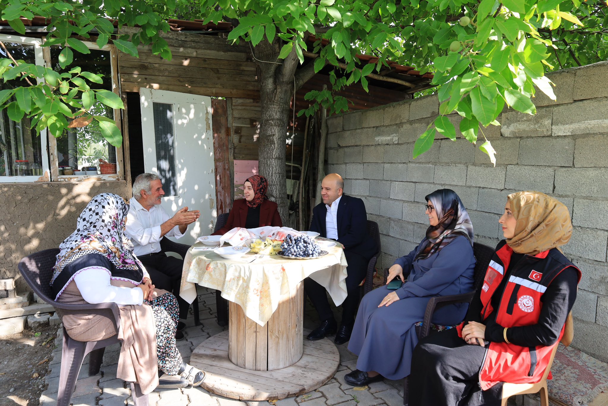 Vali Yardımcımız Sayın Rümeysa Sena Kurt ve İl Müdürümüz Sayın Abdulhalim Ünalan, kahraman gazimiz Sayın Mesut Çıldır’ın kıymetli anne ve babasını hanelerinde ziyaret etti.