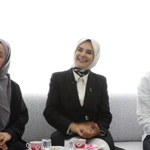 Bakanımız Göktaş, evlilik kredisinden yararlanan yeni evli çiftin ilk misafiri oldu - fotoğraf 5