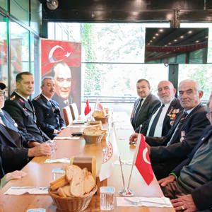 19 Eylül Gaziler Günü’nde Kahraman Gazilerimiz ve Şehit Ailelerimiz Onuruna Yemek Programı Düzenlendi - fotoğraf 4