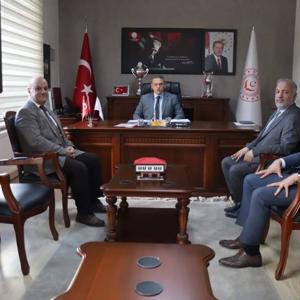 Safranbolu İlçe Sağlık Müdürü Dr. Mustafa Acar, Safranbolu Gençlik ve Spor Ilçe Müdürü Sedat Adakan ve Safranbolu İlçe Tarım ve Orman Müdürü Erdal Kaya, İl Müdürümüz Sami Çift'i makamında ziyaret etti. - fotoğraf 1