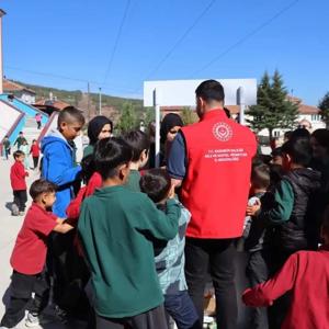 Çocuk Hakları Komitemiz, Milli Eğitim İI Müdürlüğü iş birliğiyle bugün Cumayanı İlkokulu'nda çocuklarla bir araya geldi. - fotoğraf 4