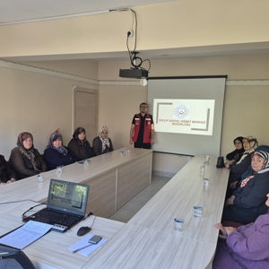 Yaşlı Bireylere Yönelik Aile Eğitim Programı Kapsamında Eğitim Gerçekleştirildi - fotoğraf 1