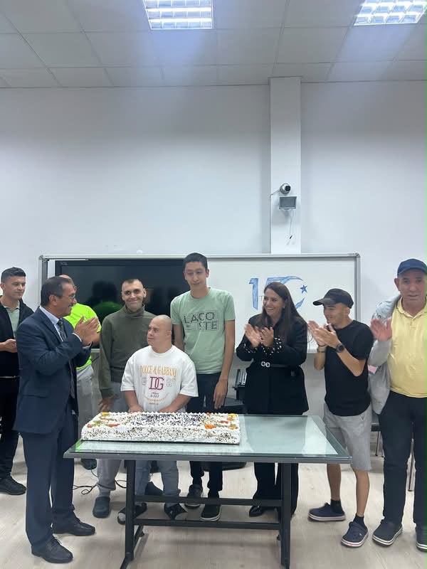 Özel bireylerimizin doğum günlerini hep birlikte kutladık.