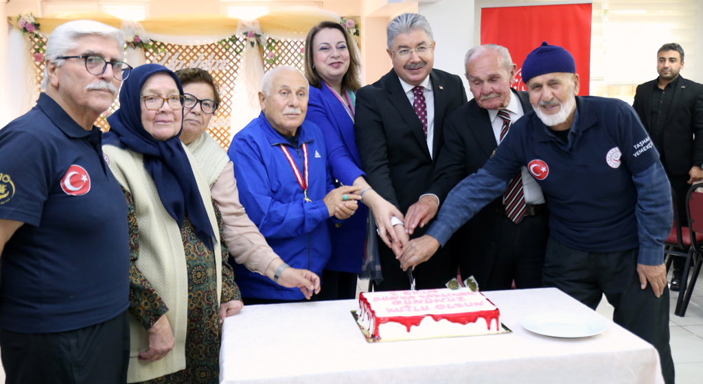 1 Ekim Dünya Yaşlılar Günü’nde Safiye Gönül Bayar Huzurevi Sakinlerimizle Kahvaltı Programı Gerçekleşti.